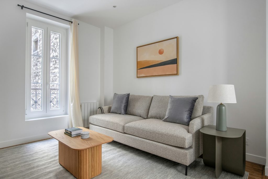 답답한 거실이 넓어지는 마법 2 거실 넓어 보이는 법