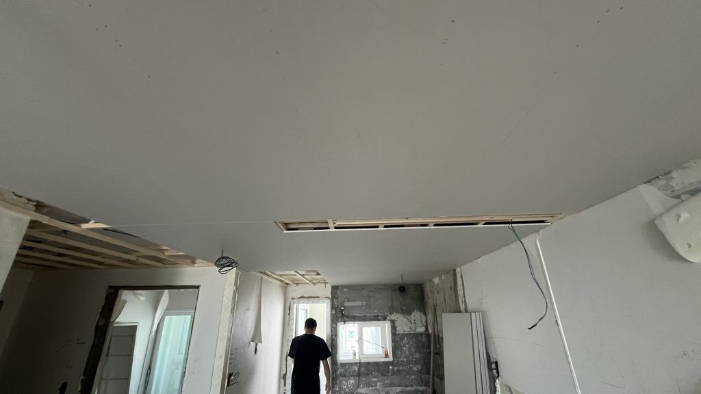 선과 면의 미학, 목공으로 완성한 미니멀 인테리어 (9mm 문선/TV반매립) 11 마그네틱 조명