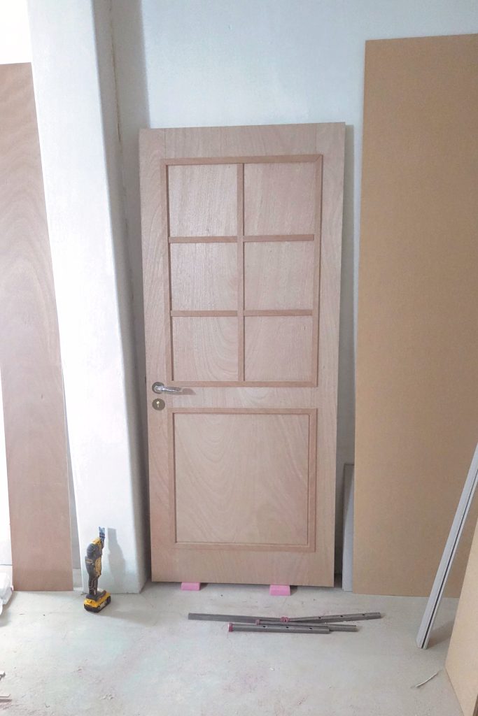 인테리어 목공사의 정수: 합판 마감과 오일스테인으로 완성한 카프우드의 감성 공간 9