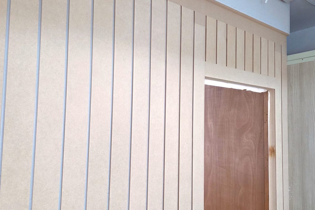 인테리어 목공사의 정수: 합판 마감과 오일스테인으로 완성한 카프우드의 감성 공간 10