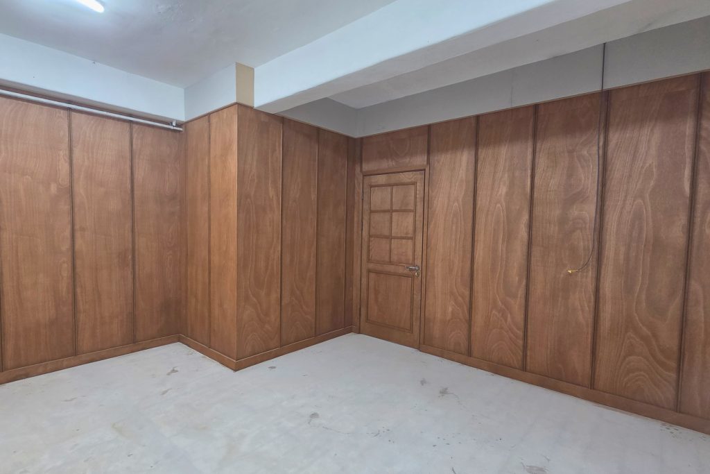 인테리어 목공사의 정수: 합판 마감과 오일스테인으로 완성한 카프우드의 감성 공간 2