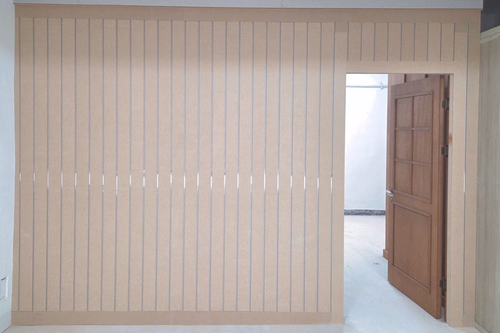 인테리어 목공사의 정수: 합판 마감과 오일스테인으로 완성한 카프우드의 감성 공간 11